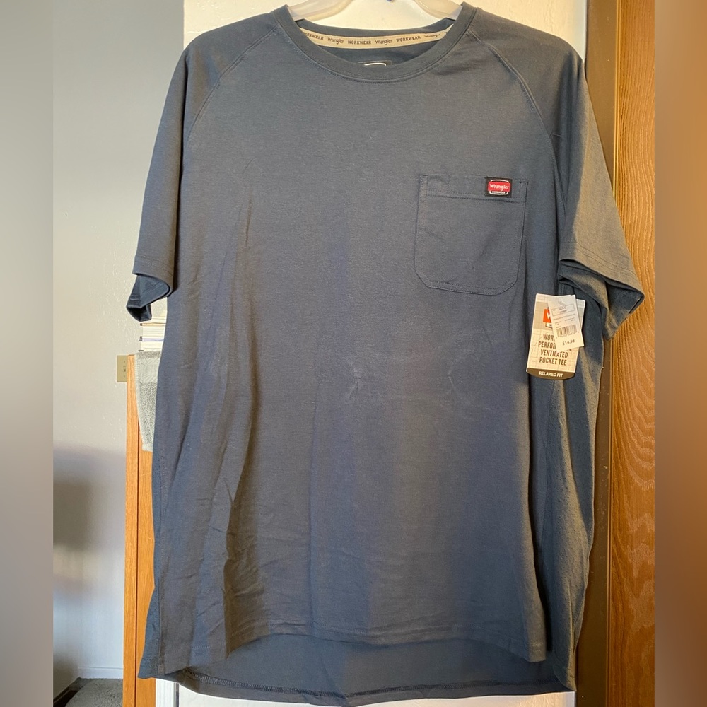 Wrangler Workwear Men's Short Sleeve Performance Ventilated Pocket T-Shirt
